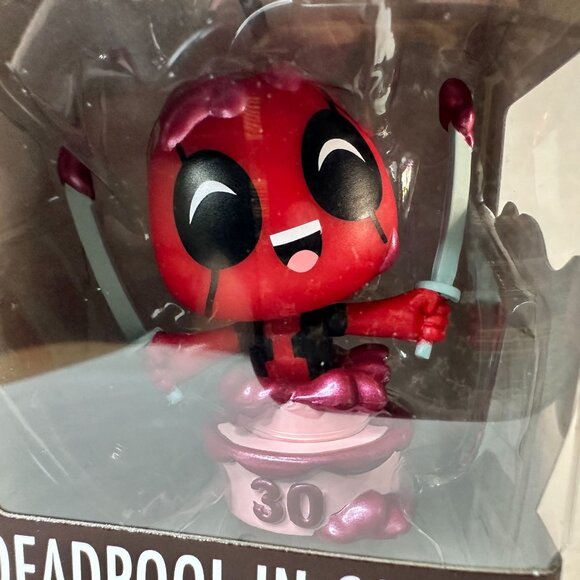 Funko Minis Deadpool In Cake Bobblehead 30th Anniversary Edition NEW SEALED BOX - Picture 2 of 7